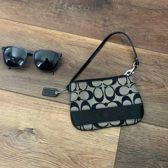 Coach wristlet - Picture 1 of 3